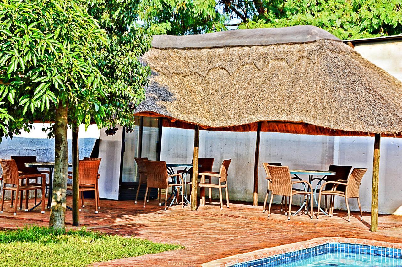 Bed and Breakfast Cosy Palms Gaborone Exterior foto