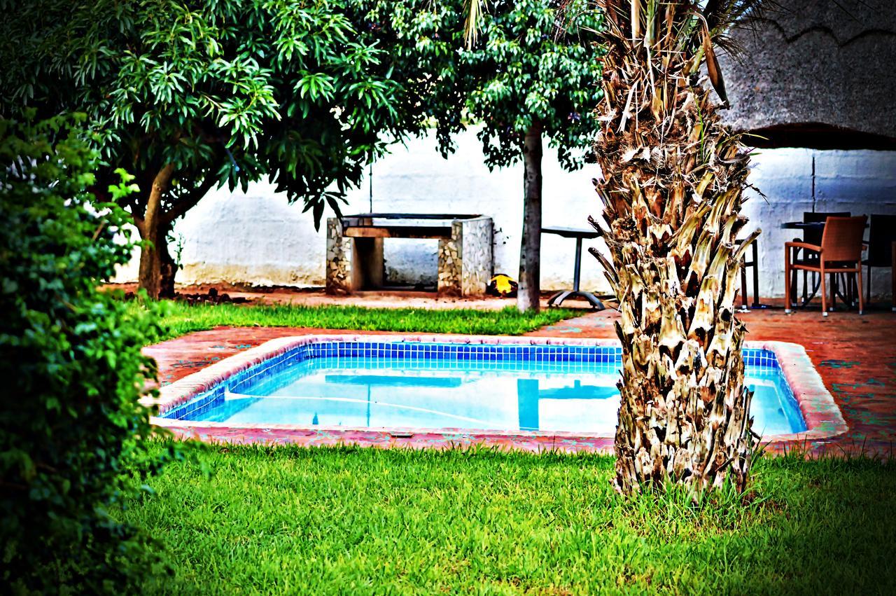 Bed and Breakfast Cosy Palms Gaborone Exterior foto