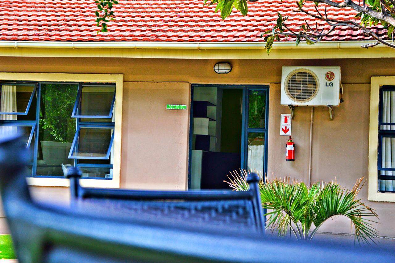 Bed and Breakfast Cosy Palms Gaborone Exterior foto